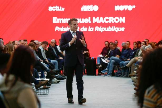 சமூகவலைத்தளங்களை சிறுவர்கள் பயன்படுத்த தடை! - ஜனாதிபதி மக்ரோன் அறிவித்தது என்ன..??!!